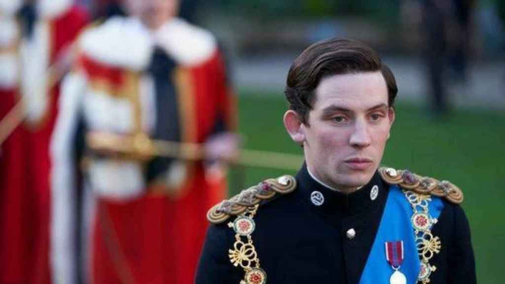 osh O'Connor es el príncipe Carlos en 'The Crown'