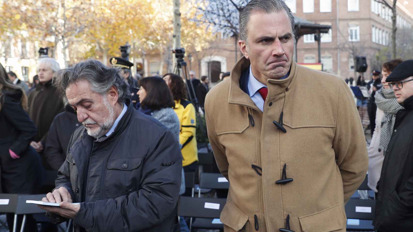 El portavoz del PSOE en el Ayuntamiento de Madrid, Pepu Hernández, junto al dirigente de Vox Javier Ortega Smith.