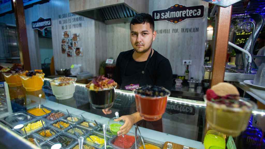 El punto de venta al público que La Salmoreteca tiene en el Mercado de La Victoria, Córdoba.