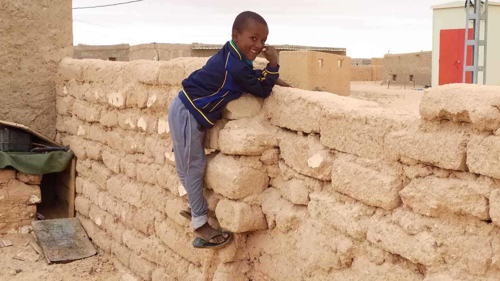 Imagen de un niño en el campamento saharahui, en la última semana.
