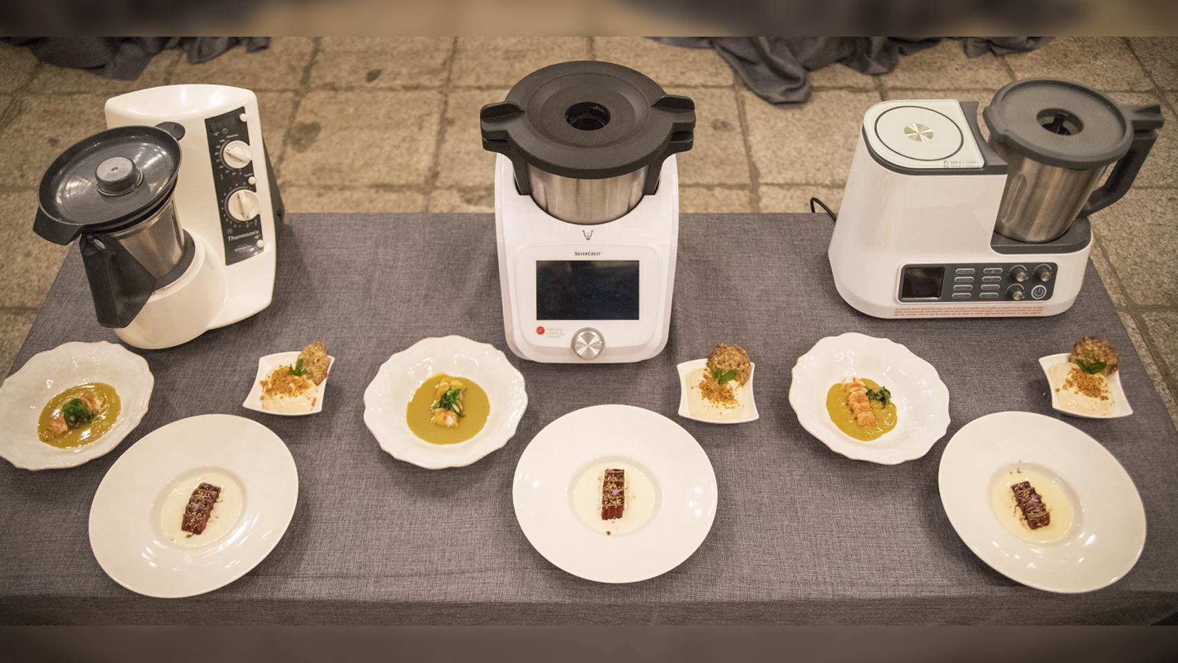 Robots de cocina con los tres menús de izquierda a derecha: Thermomix, Lidl y Aldi.