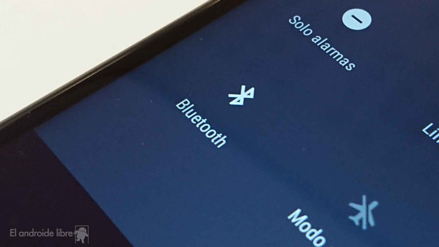 Icono de Bluetooth en un móvil