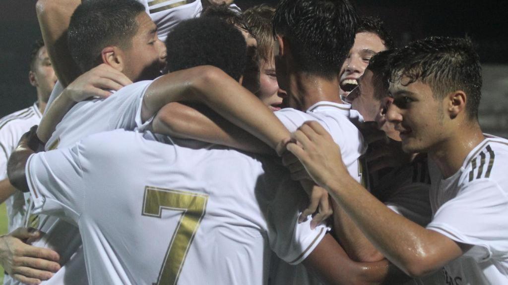 Piña del Juvenil B del Real Madrid