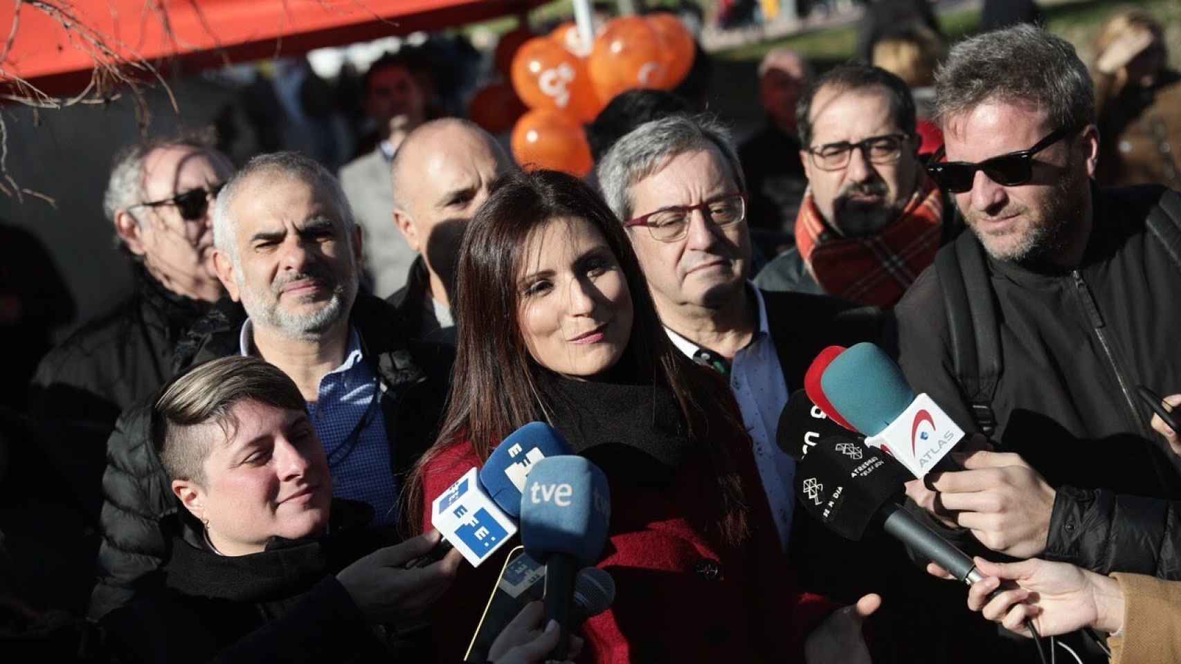 La líder de Cs en Cataluña, Lorena Roldán, en declaraciones a la prensa en Sant Boi de Llobregat (Barcelona).