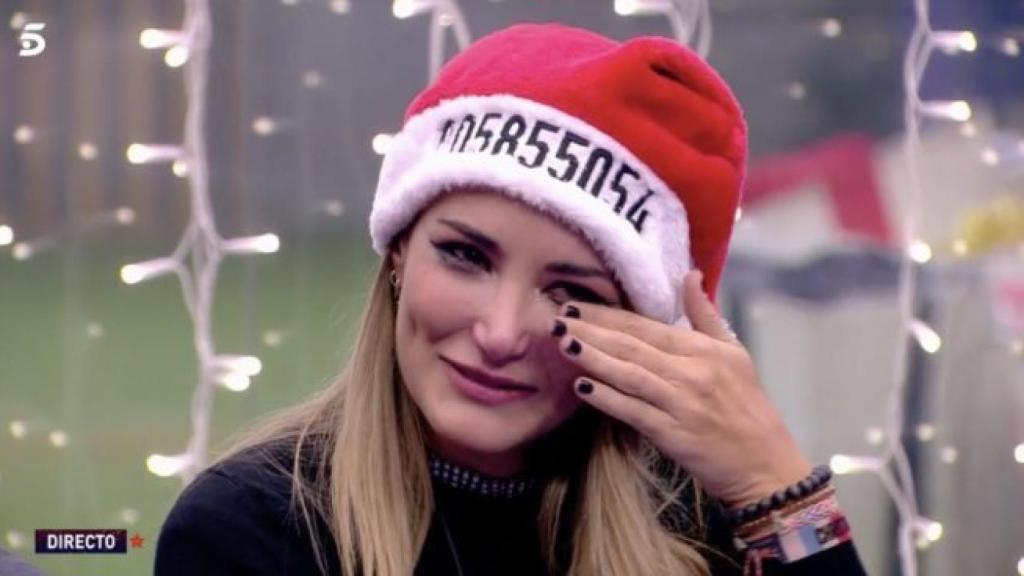 Alba Carrillo llorando en la casa de Guadalix de la Sierra.