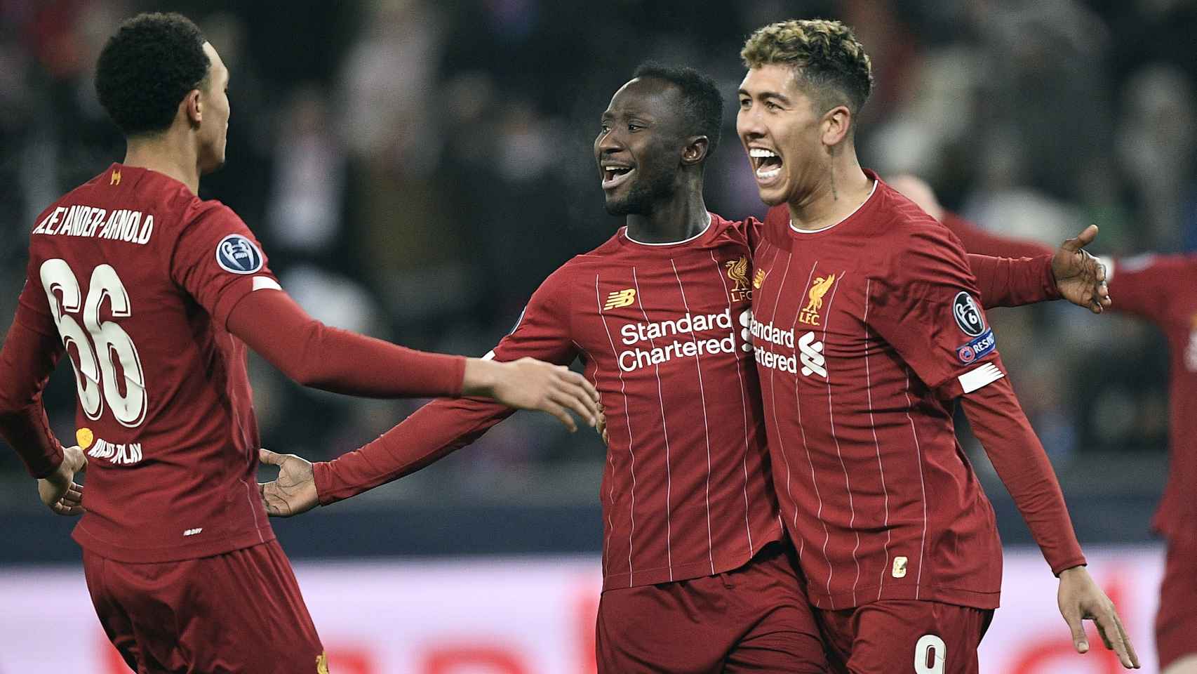 Los jugadores del Liverpool celebran uno de los goles del partido