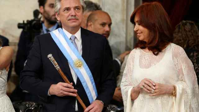 Alberto Fernández junto a Cristina Fernández de Kirchner durante su investidura.