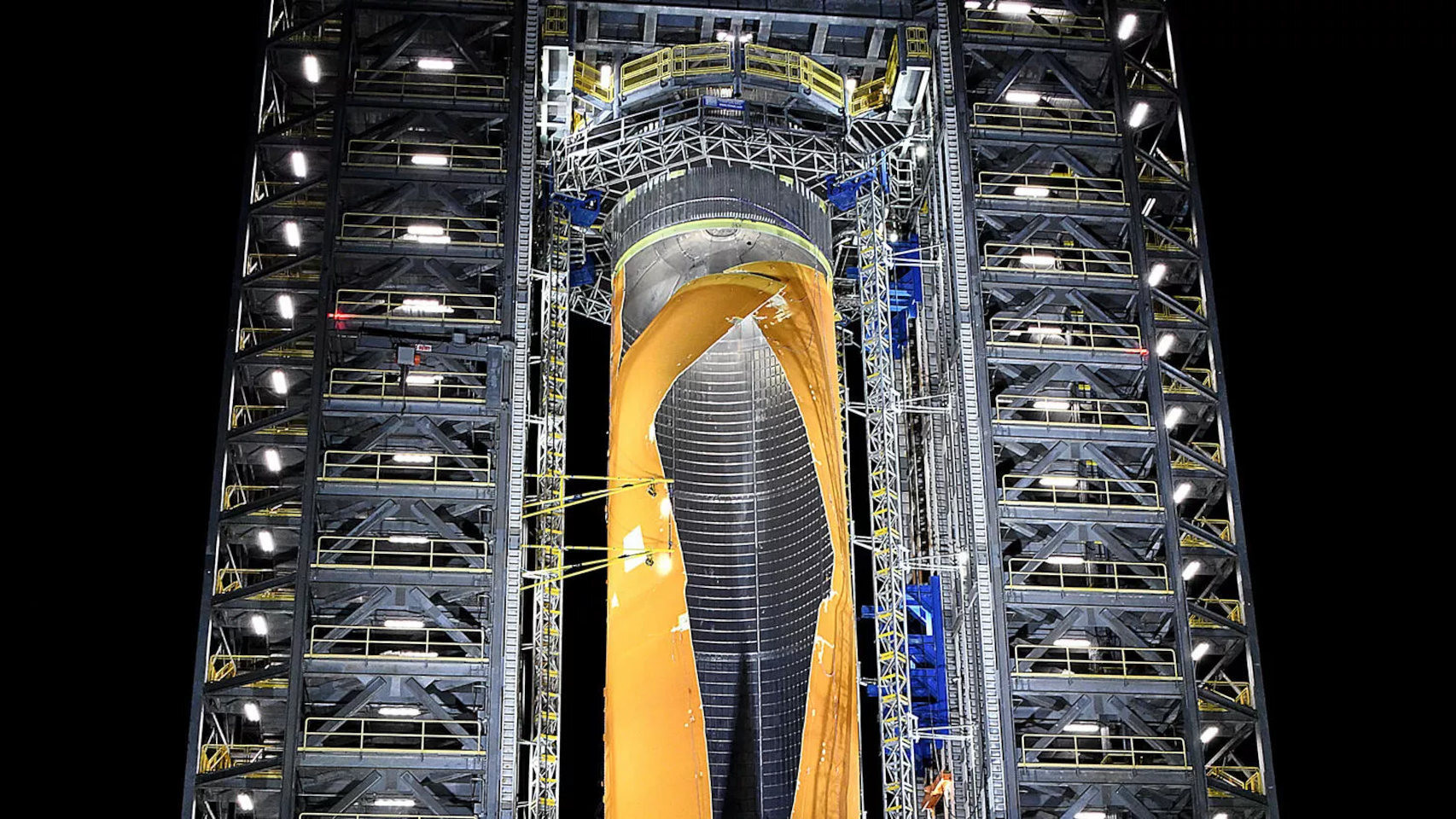 Etapa central del SLS de la NASA después de las pruebas finales