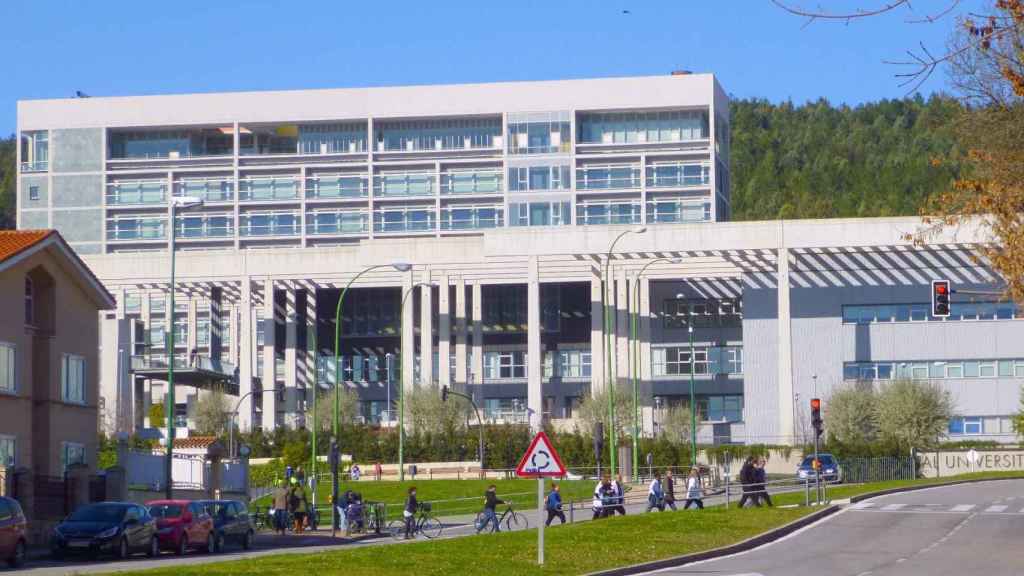 El Hospital Universitario de Burgos donde se encuentra hospitalizada el motorista.