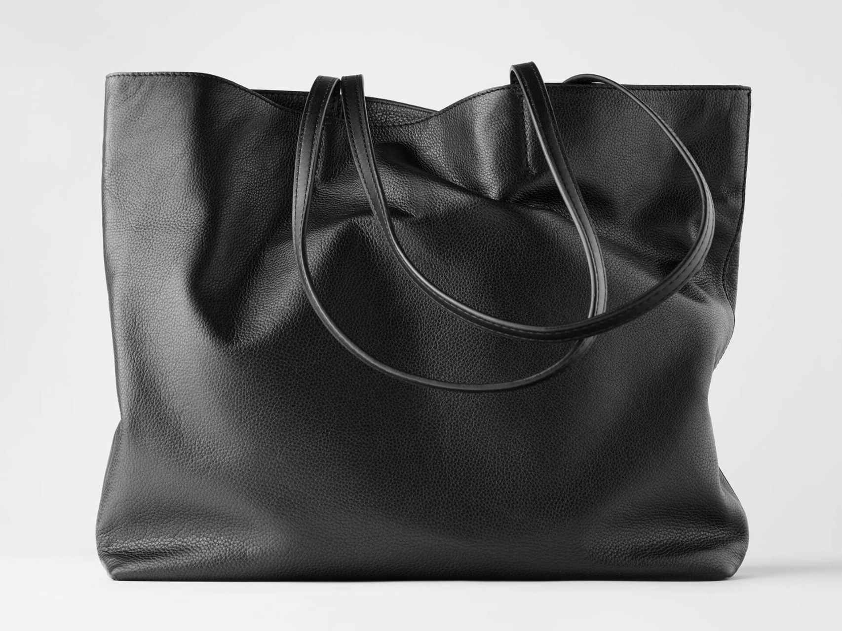 El bolso 'shopper' de Zara que se puede personalizar está valorado en 59,95 euros.