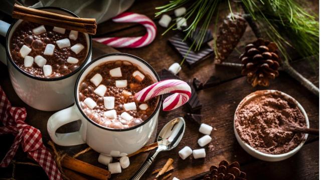 Chocolate a la taza con nubes, merienda golosa para tardes navideñas