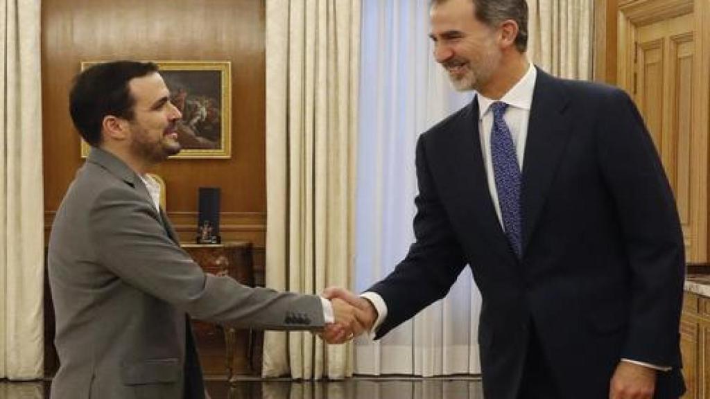 Alberto Garzón se reúne con el Rey en La Zarzuela.