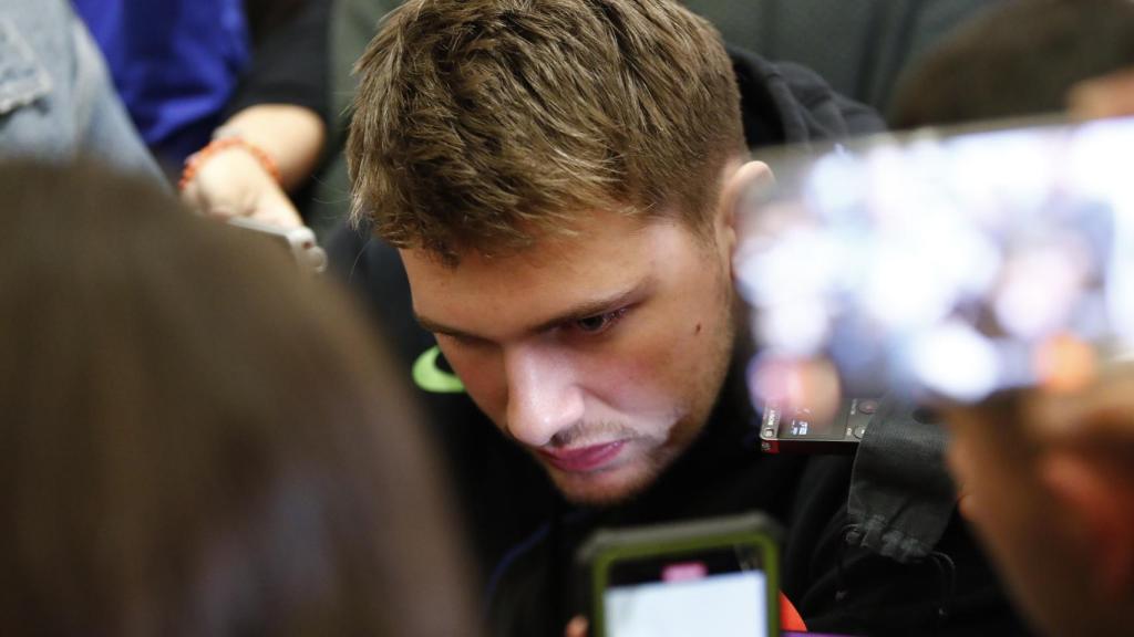 Doncic habla con la prensa en México