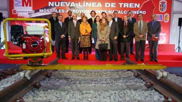 Esperanza Aguirre, en la primera piedra de la obra del tren a Navalcarnero./