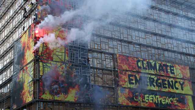 Greenpeace toma la sede del Consejo Europeo en Bruselas en protesta por la crisis climática