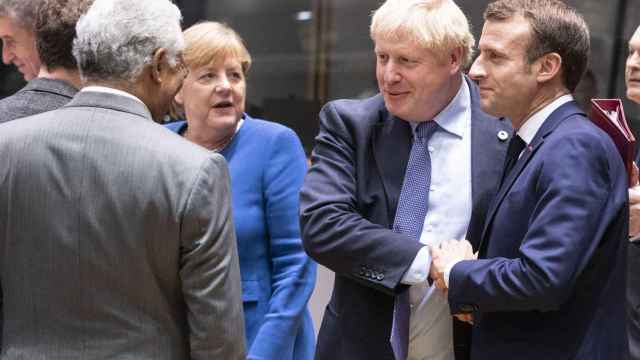 Johnson conversa con Merkel y Macron durante su última cumbre en octubre