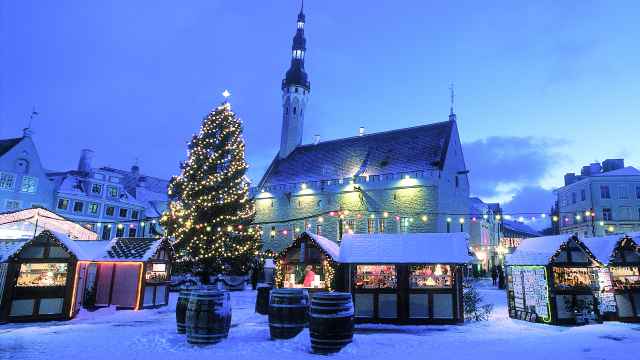La encantadora decoración de Tallin en Navidad.