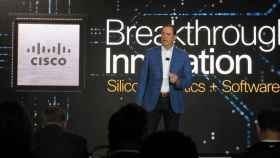 Chuck Robbins, CEO de Cisco, en la presentación de su primer chip de red.