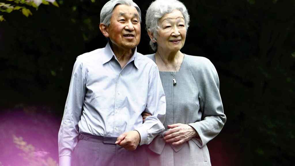 Michiko, esposa de Akihito, ha tenido vómitos con sangre en los últimos meses.