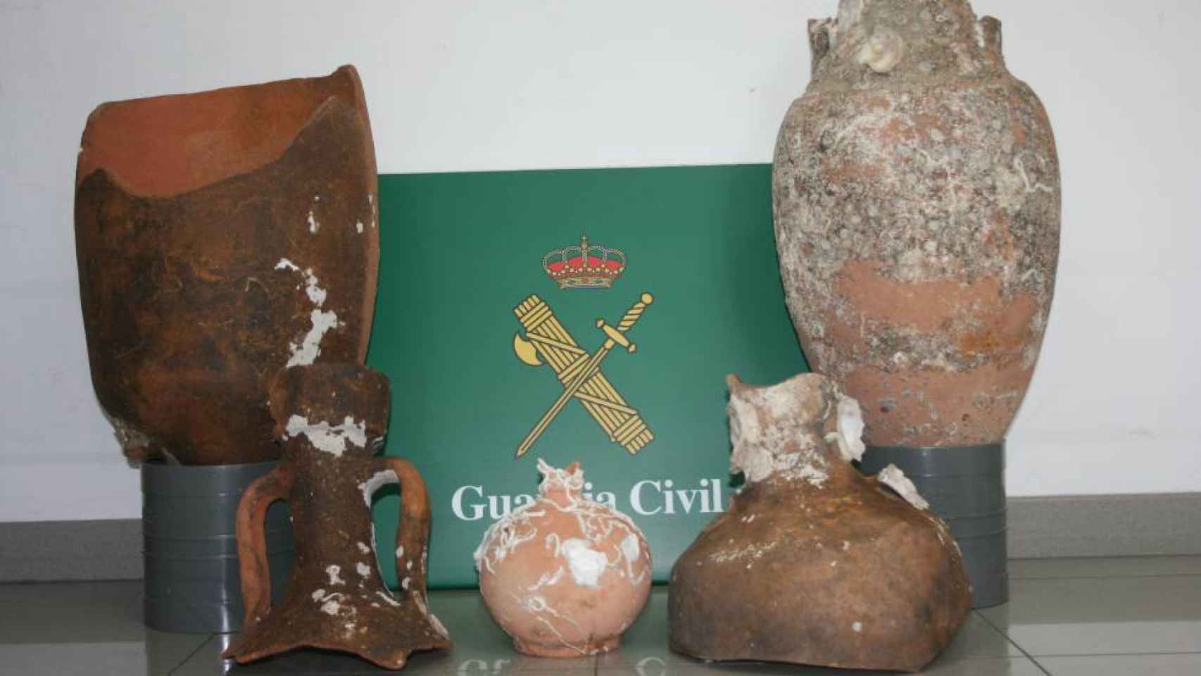 Ánforas romanas recuperadas por la Guardia Civil en otra operación.