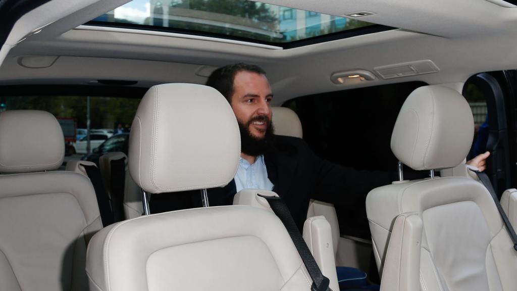 Borja Thyssen entrando en su coche.