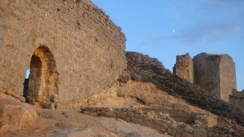 Una de las puertas de entrada al castillo de Osma.