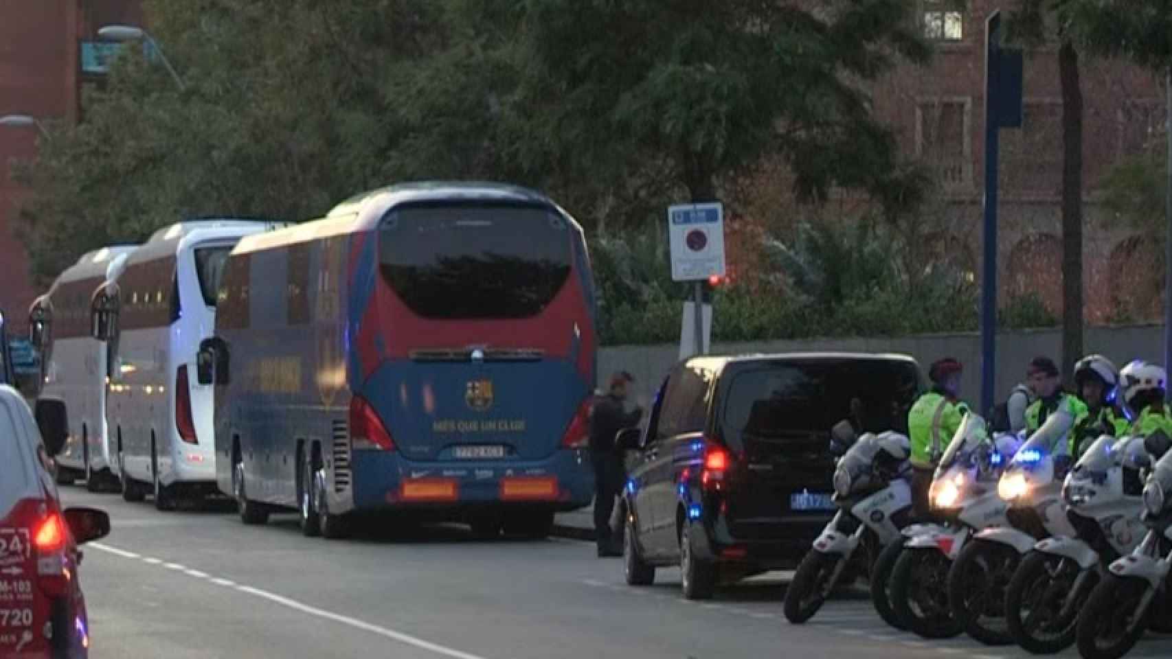 Autobuses del Real Madrid y Barcelona