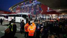 Autobús del Real Madrid, llegando al Camp Nou