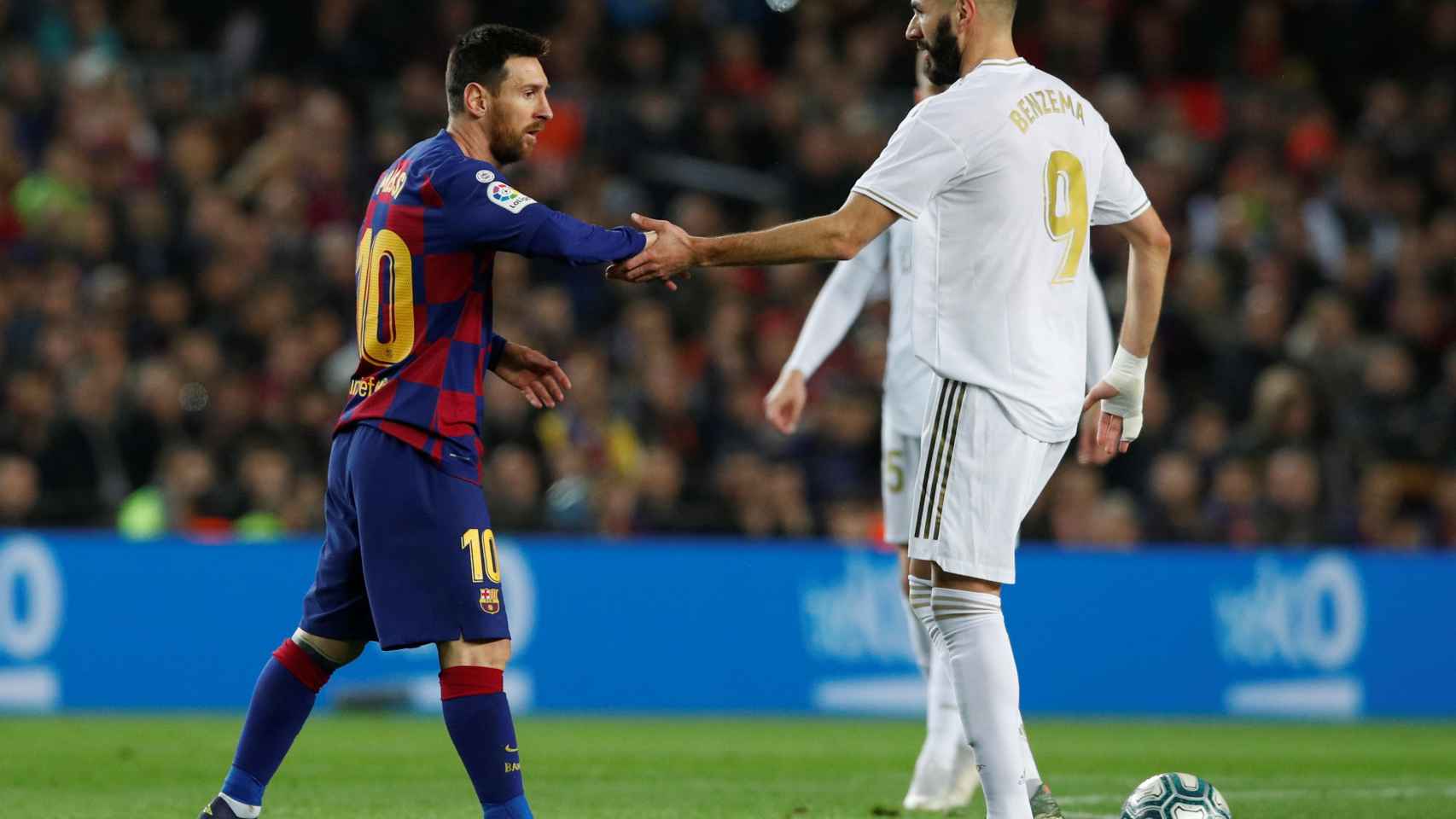 Leo Messi y Karim Benzema, durante El Clásico