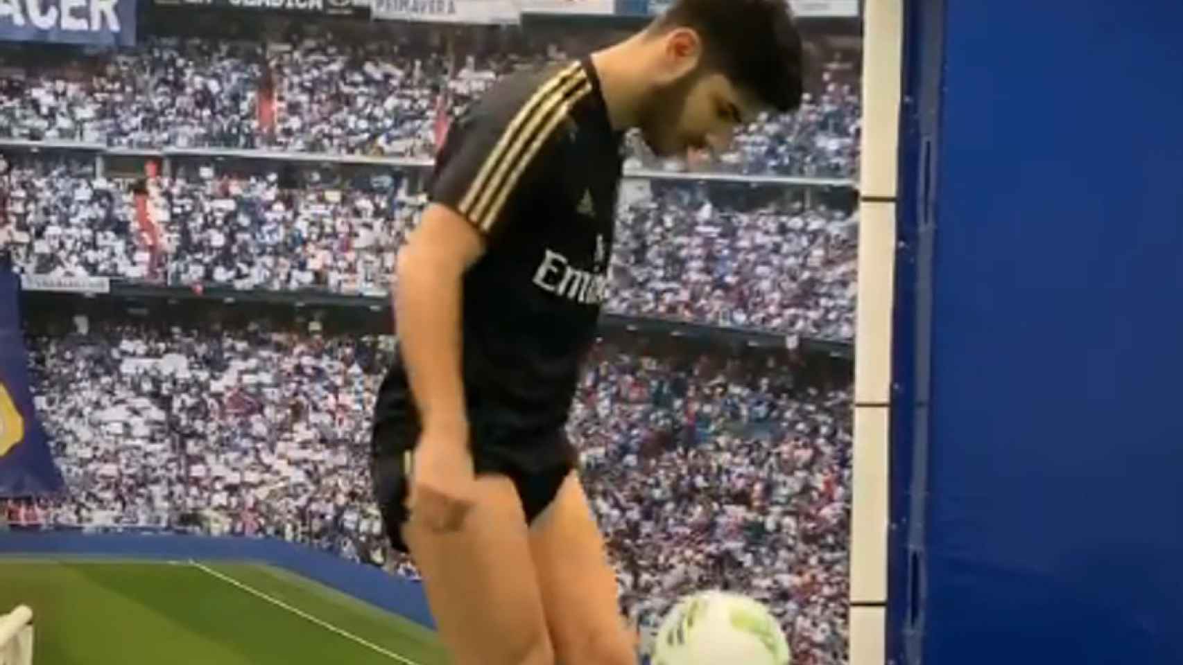 Marco Asensio ya toca balón