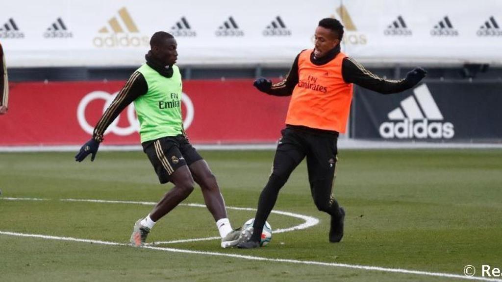Sergio Ramos, Ferland Mendy y Eder Militao, en un entrenamiento