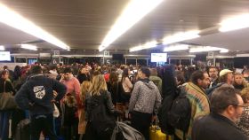 Colapso en Atocha por el temporal: pasajeros 'encerrados' en los trenes, retrasados durante horas