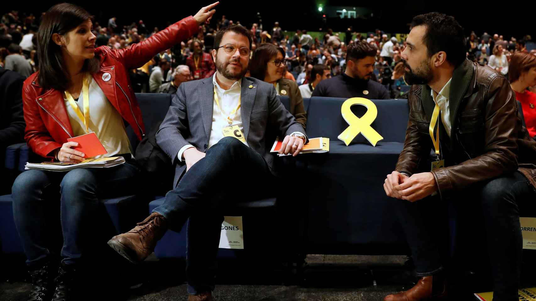 Marta Vilalta, Pere Aragonès y Roger Torrent ante el asiento vacío de Oriol Junqueras, en el 28º congreso de ERC.