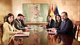 Mesa de negociación PSOE-ERC en el Congreso de los Diputados.