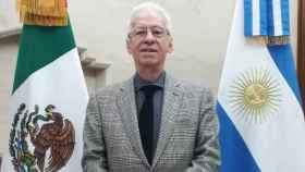 Renuncia por motivos de salud el embajador de México en Argentina que robó un libro