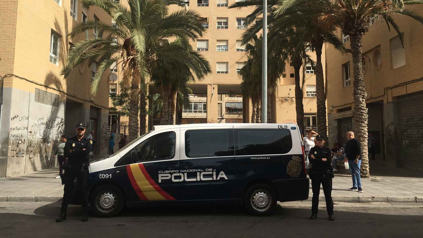 Una patrulla de Policía Nacional en las calle de Alicante.