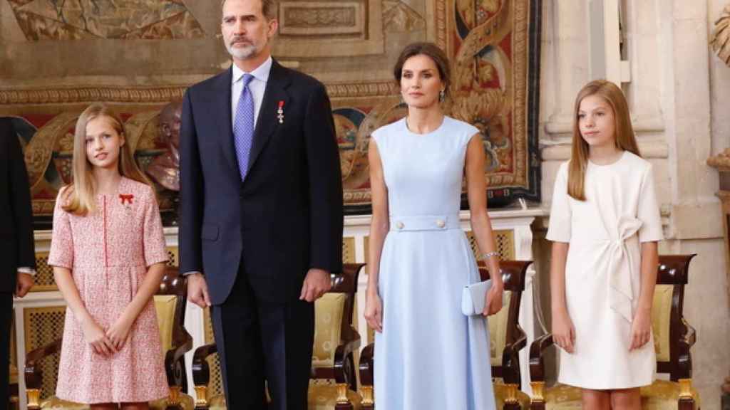 Felipe VI y Letizia, junto a la Princesa de Asturias y la Infanta Doña Sofía, presidieron el acto de imposición de condecoraciones de la Orden del Mérito Civil.