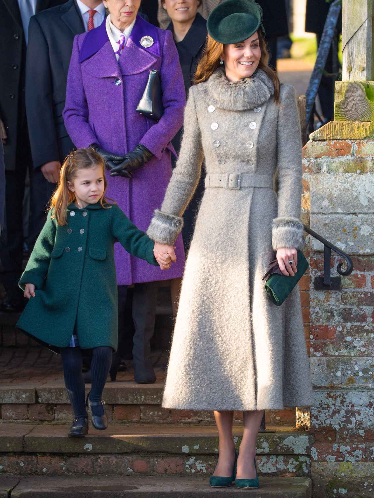 Kate Middleton y Charlotte de Cambridge en la misa de Navidad.