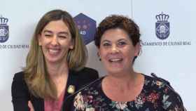 La presidenta del Consorcio RSU, María Fresneda Guerra, junto a la concejala de Sostenibilidad del ayuntamiento de Ciudad Real, Mariana Boadella