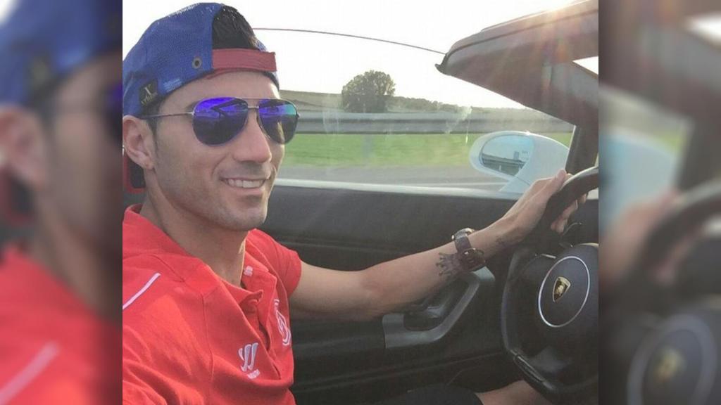 El polémico selfie de Reyes al volante sin cinturón.