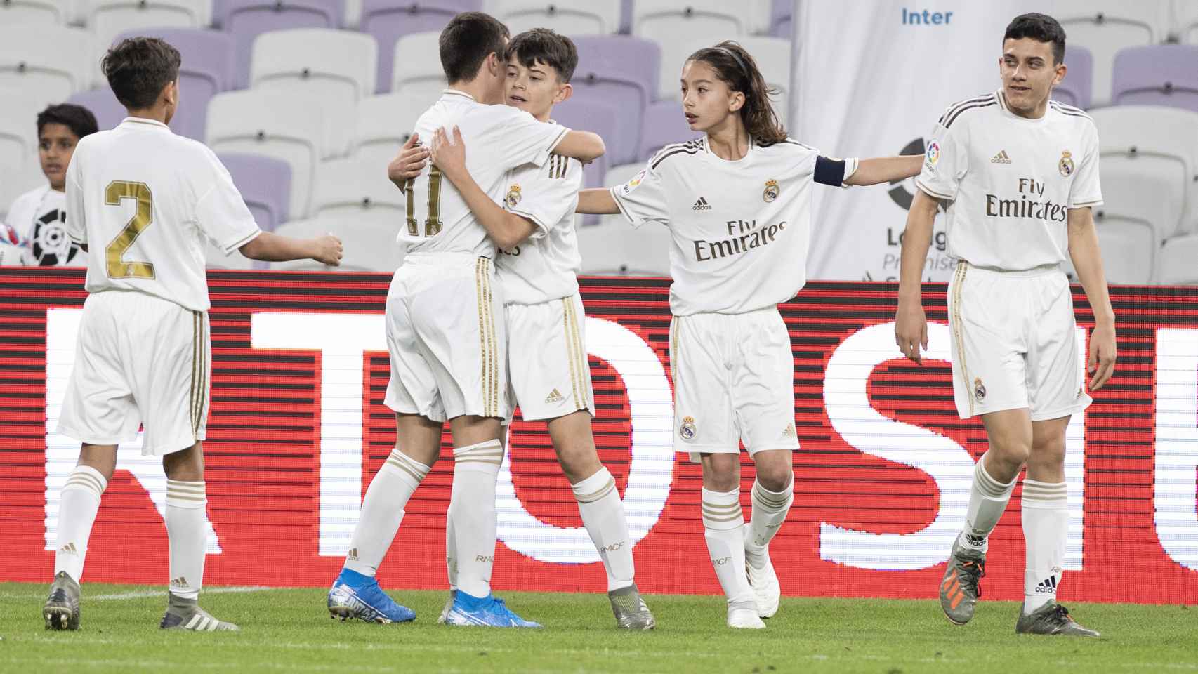 El Real Madrid infantil celebra un gol en LaLigaPromises