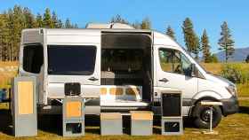 Convierte tu furgoneta en una caravana con este kit de cajas modular