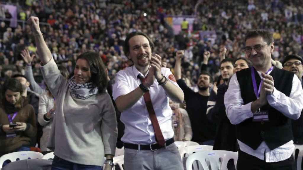 Irene Montero, Pablo Iglesias y Juan Carlos Monedero, en el congreso de Podemos Vistalegre II.