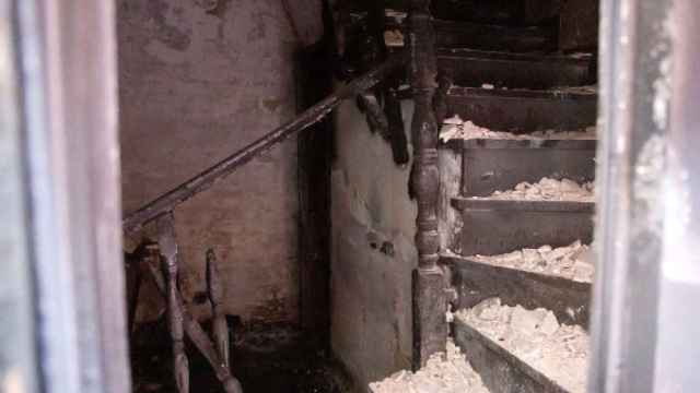 El interior de la casa de Cártama donde hubo un incendio en la madrugada de este domingo.