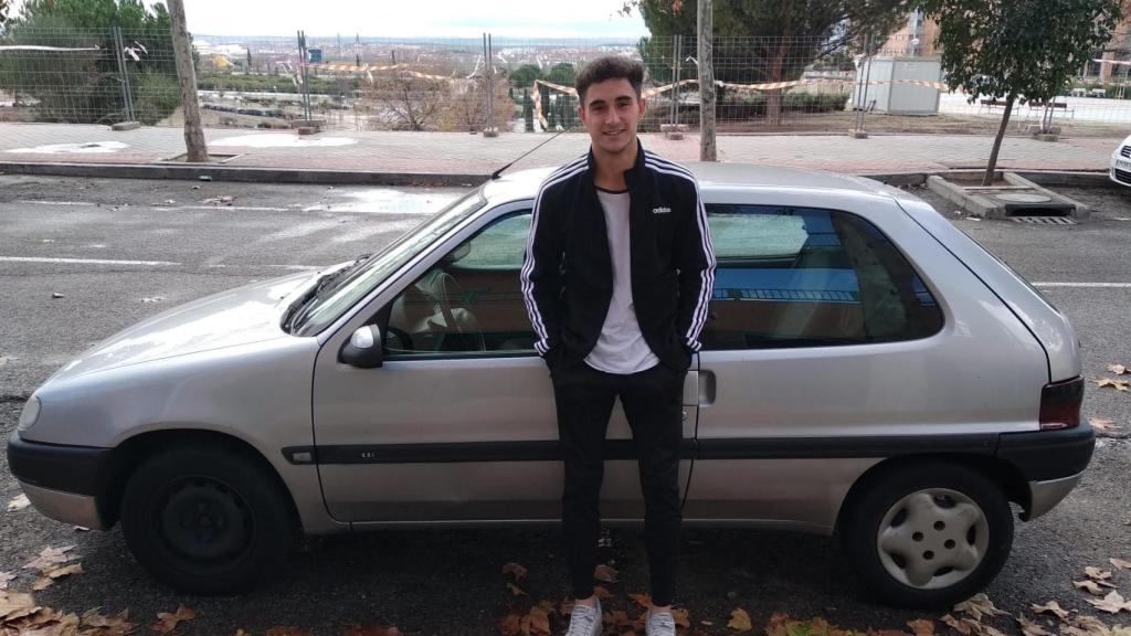 Guillermo, un residente de Madrid que no podrá aparcar en la zona SER de la capital desde el 1 de enero.
