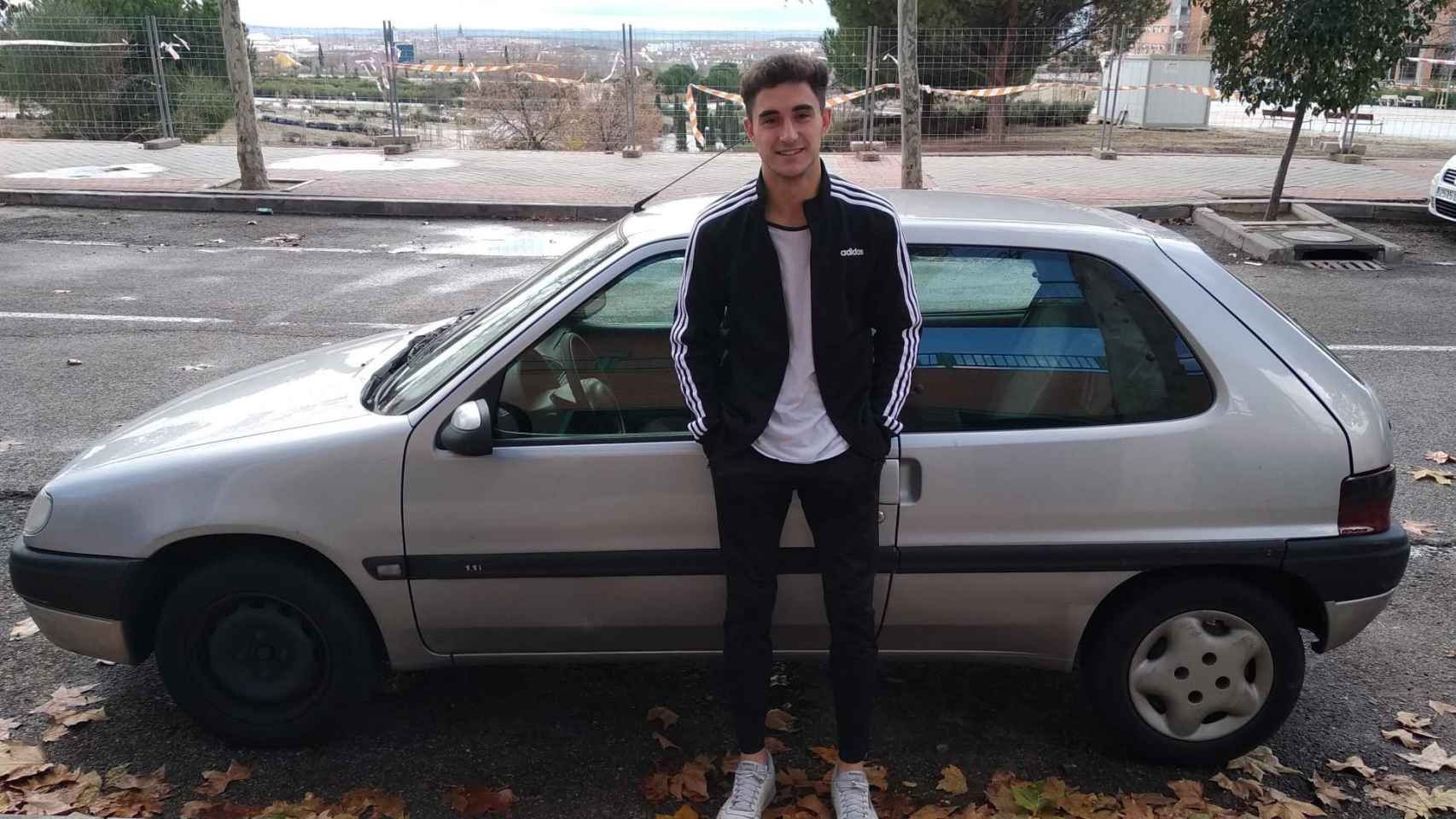 Guillermo, un residente de Madrid que no podrá aparcar en la zona SER de la capital desde el 1 de enero.
