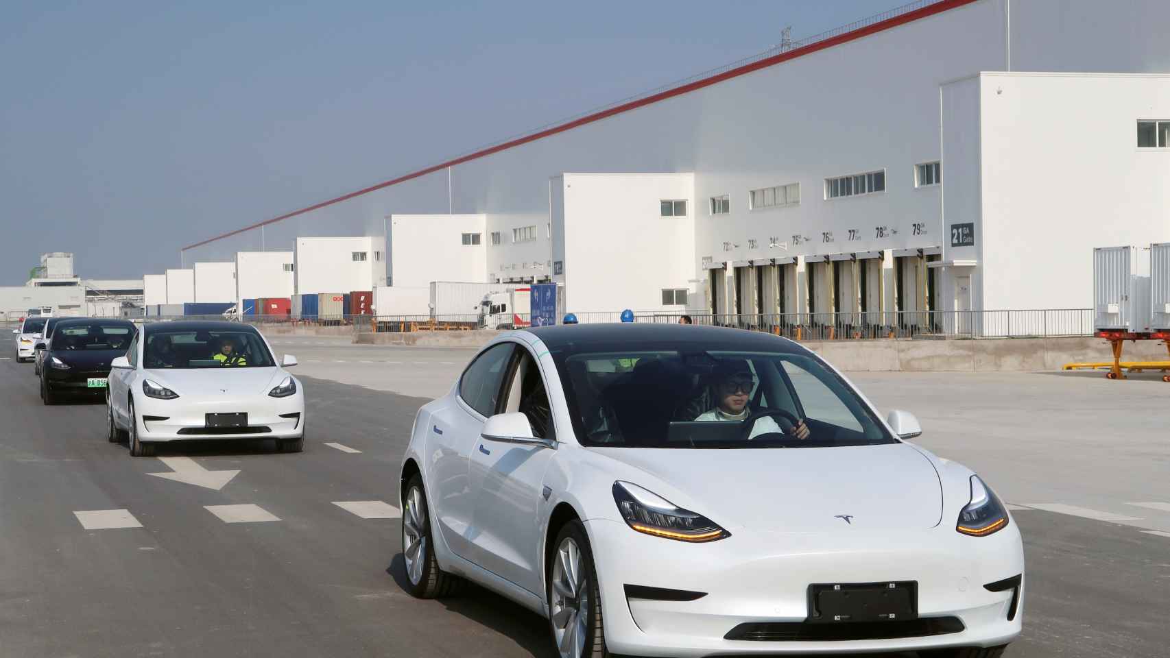 Unidades del Tesla Model 3 salen de fábrica