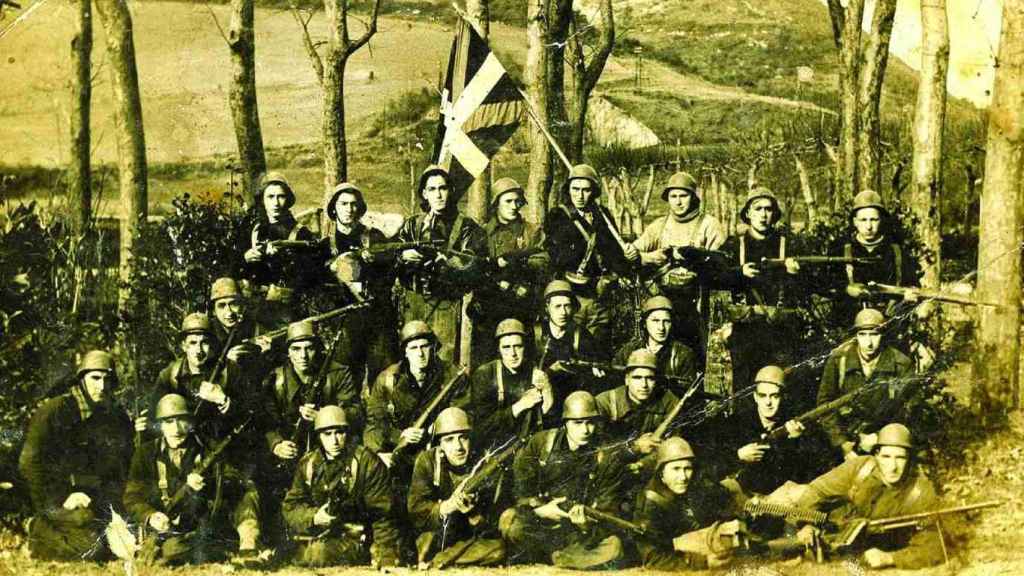 Soldados del Batallón Amaiur compuesto por vecinos de Gabiria en Vizcaya en 1937.