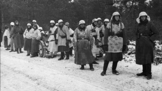 Uniformes de invierno improvisados (1941).