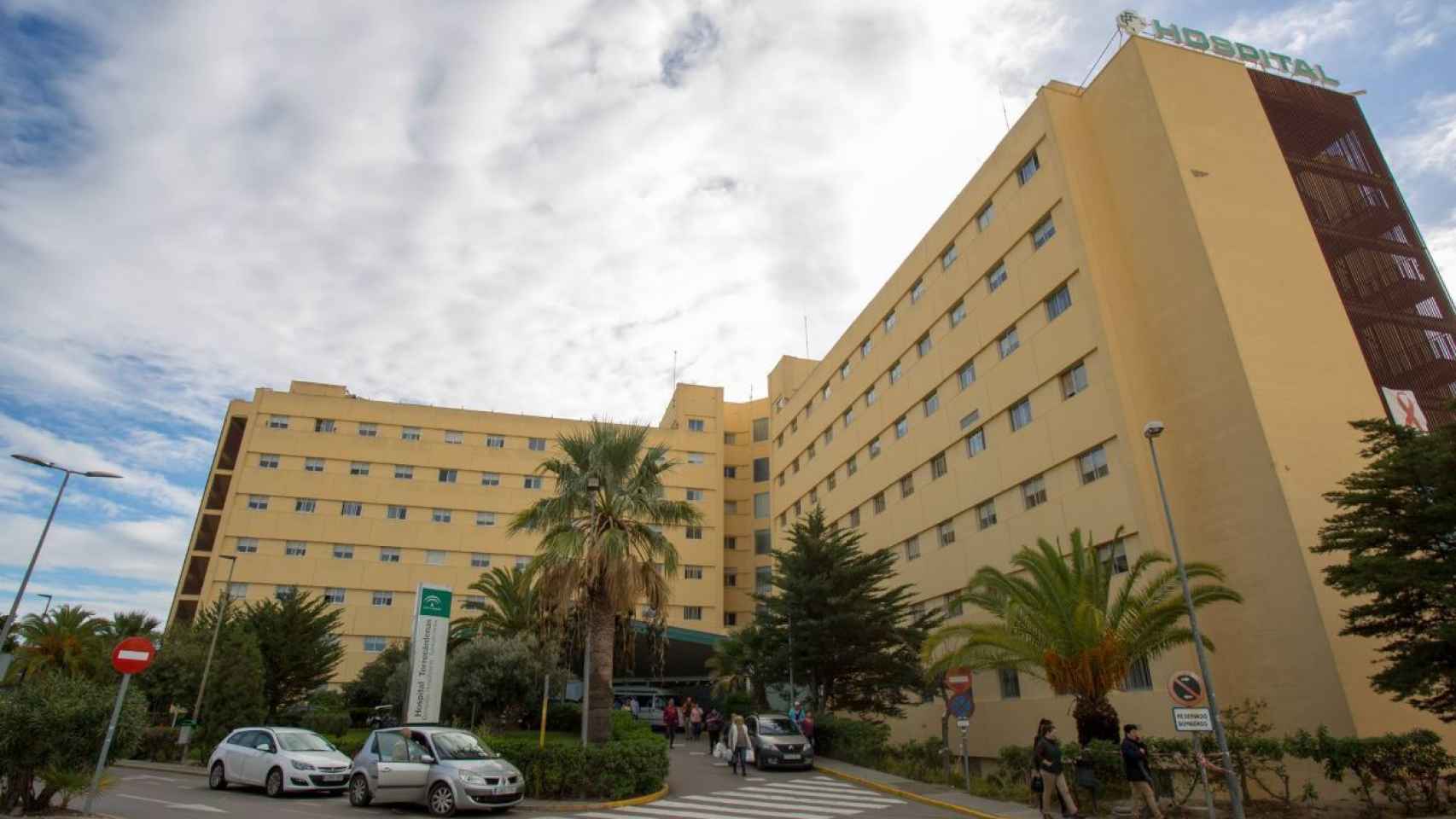 Hospital Universitario de Torrecárdenas, donde permanece ingresada la joven